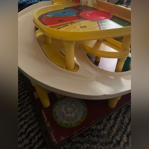 Vintage Fisher Price Little People Parking Ramp Service Center Garage 930 - Picture 5 of 12